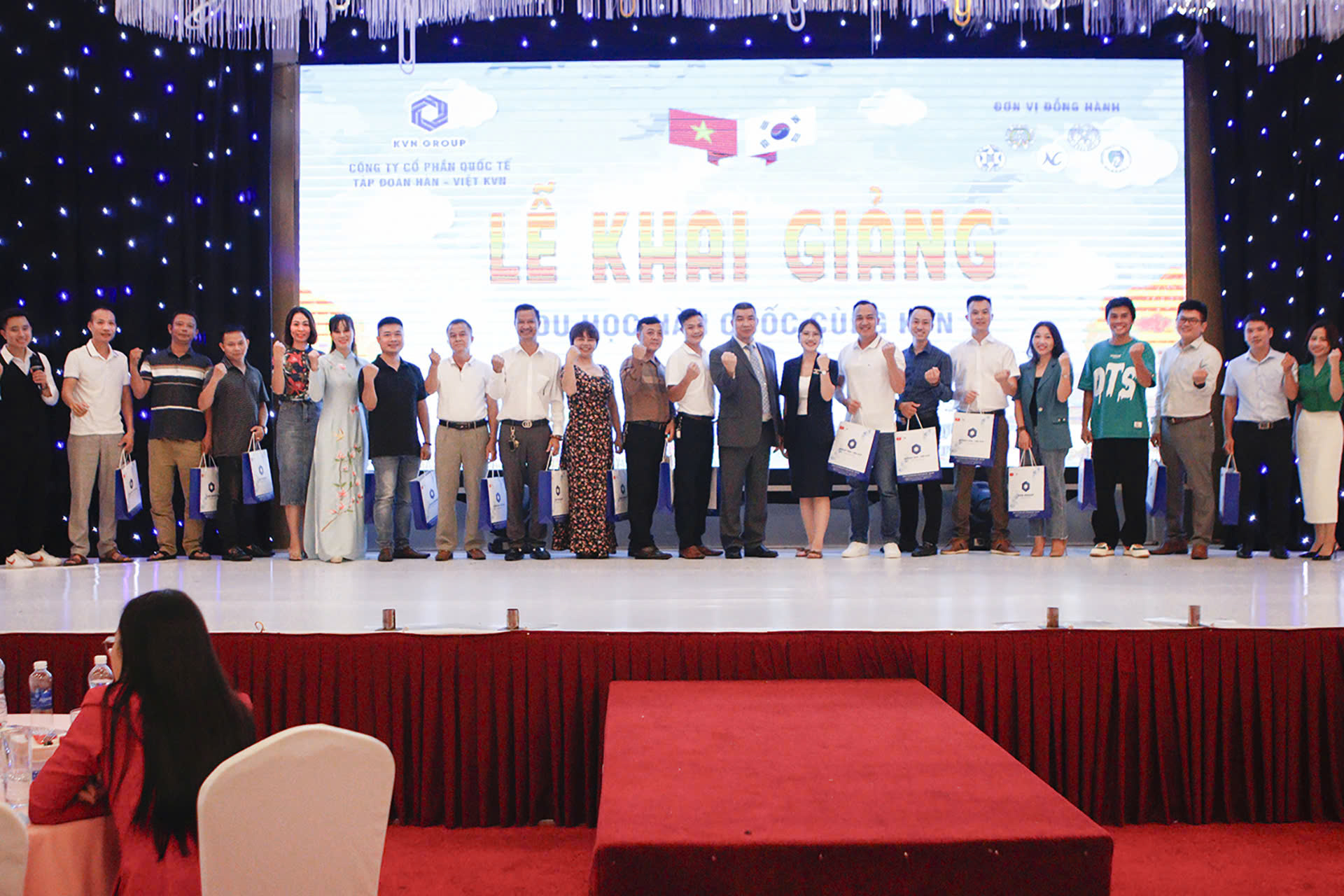 Nhân sự công ty du học Hàn Quốc KVN