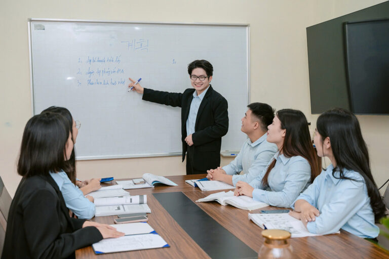 Nhân sự công ty du học Hàn Quốc KVN
