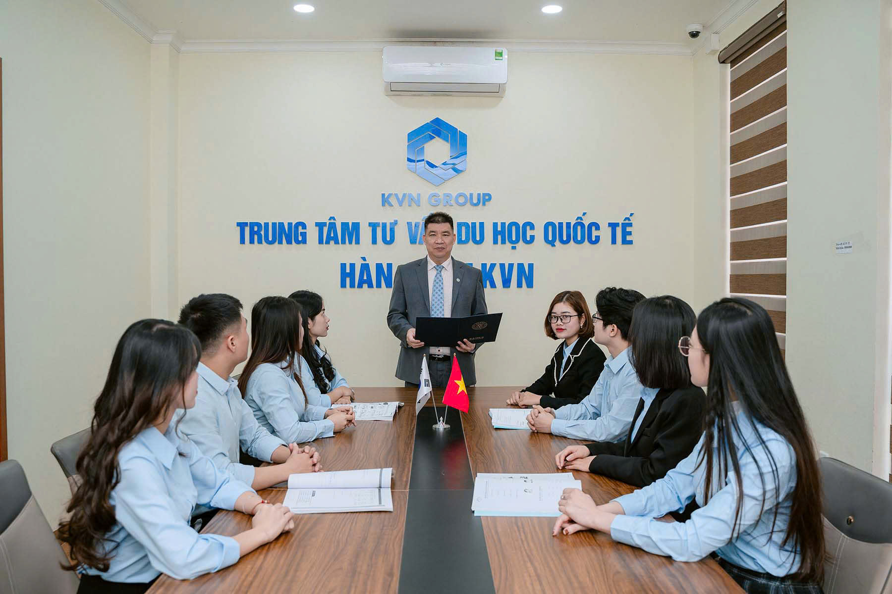 Nhân sự công ty du học Hàn Quốc KVN
